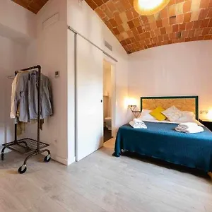 Newly Renovated W Pool & Bikeparking , Gerona España